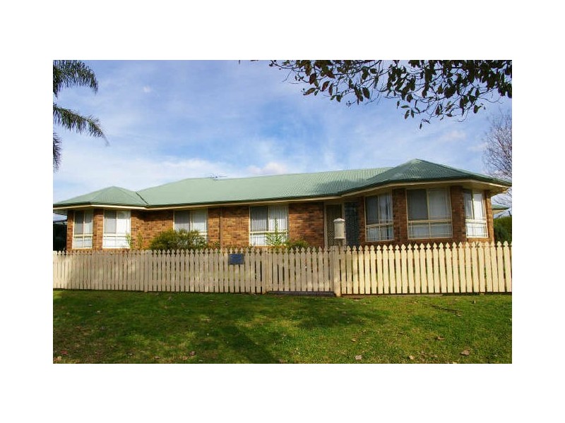 4 Jull Drive, Centenary Heights QLD 4350