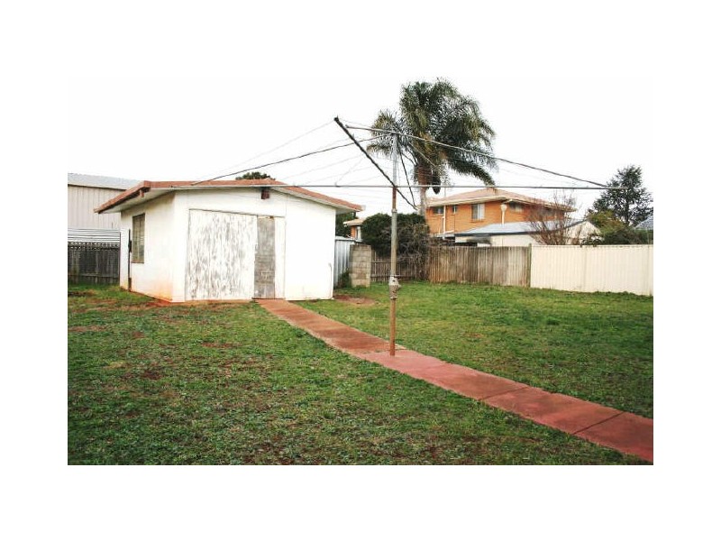 4 Obst Street, Harristown QLD 4350