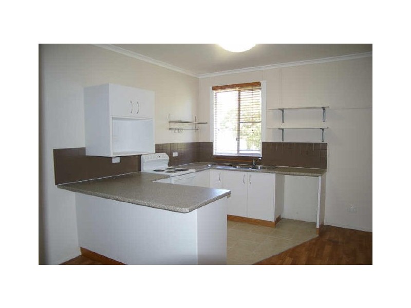 16 Davidson Street, Oakey QLD 4401