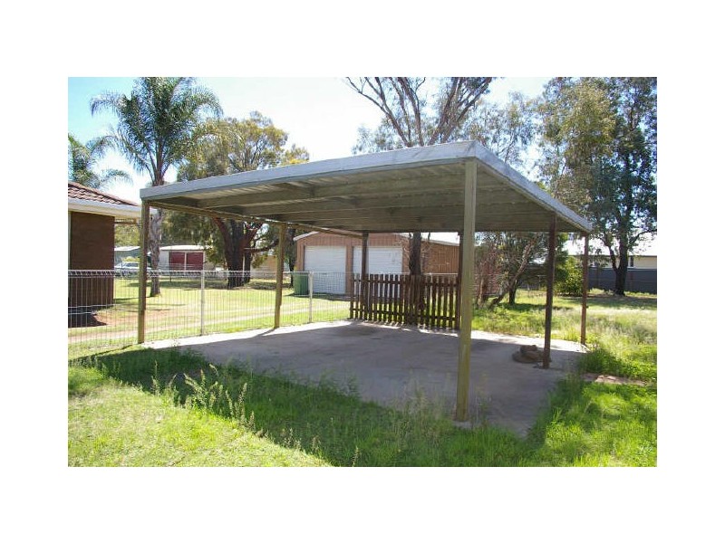 16 Davidson Street, Oakey QLD 4401
