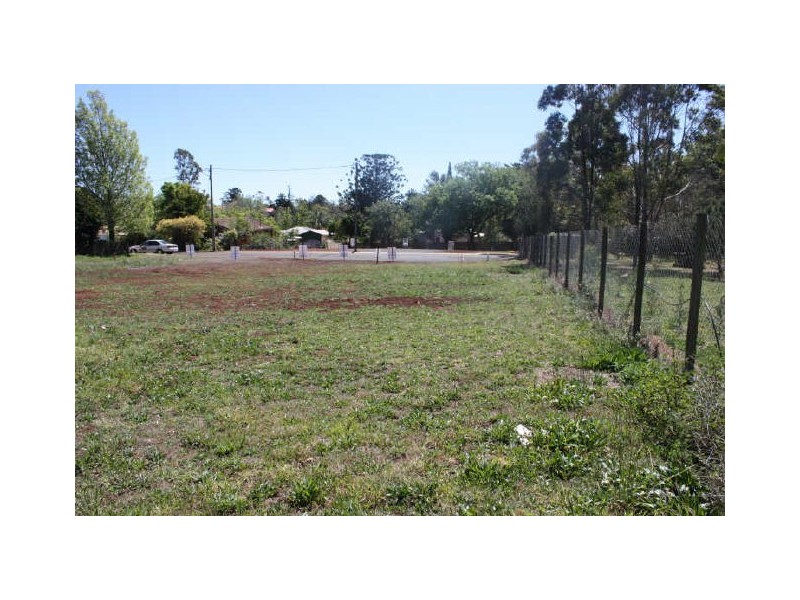 L27 Chopin Street, Rockville QLD 4350