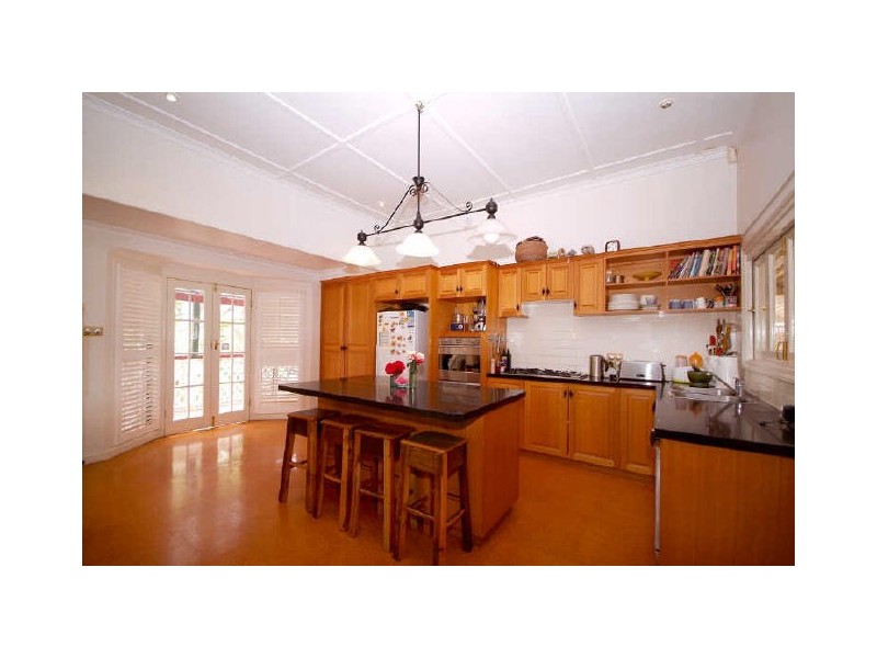 7 Clyde Street, Mount Lofty QLD 4350
