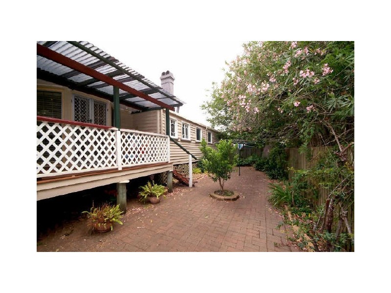 7 Clyde Street, Mount Lofty QLD 4350