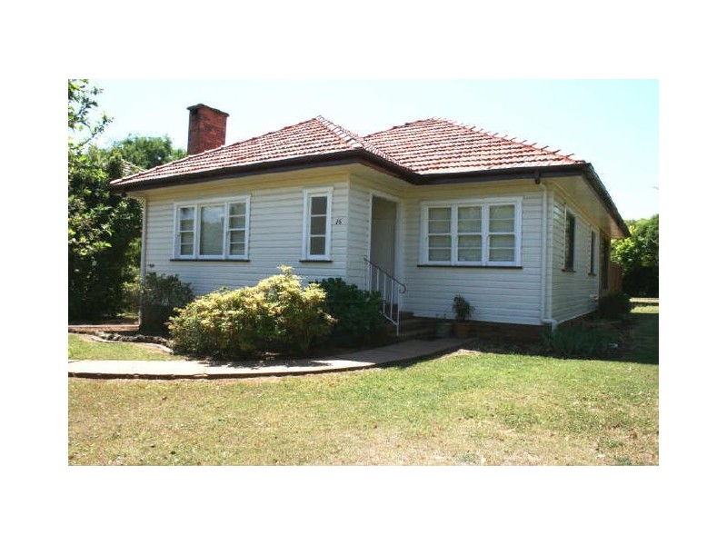 16 Lydwin Crescent, East Toowoomba QLD 4350