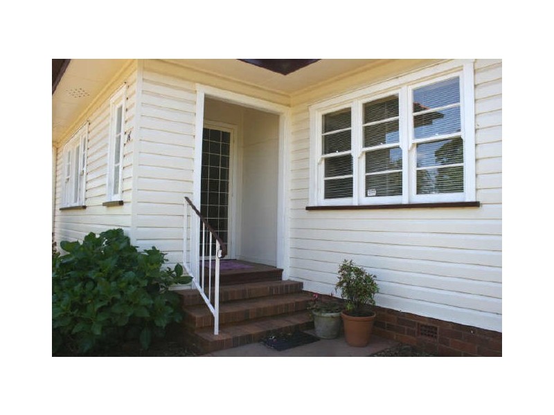 16 Lydwin Crescent, East Toowoomba QLD 4350
