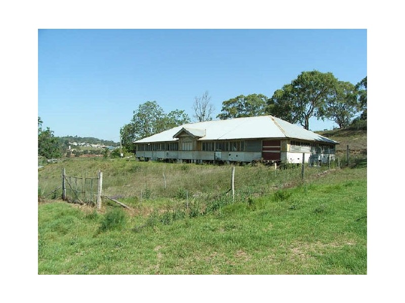 28 Hogg Street, Rockville QLD 4350