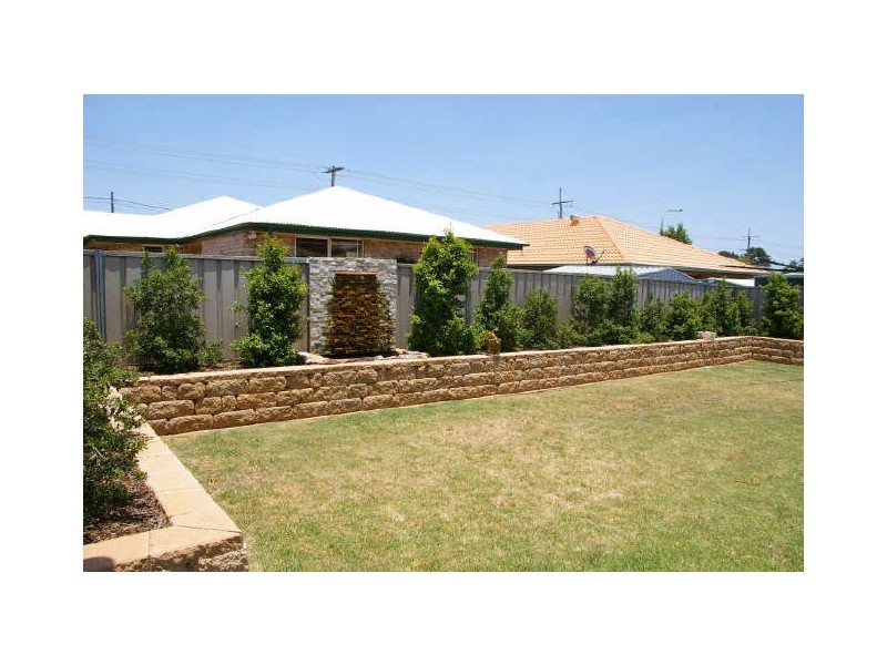 46 Gainsborough Drive, Glenvale QLD 4350