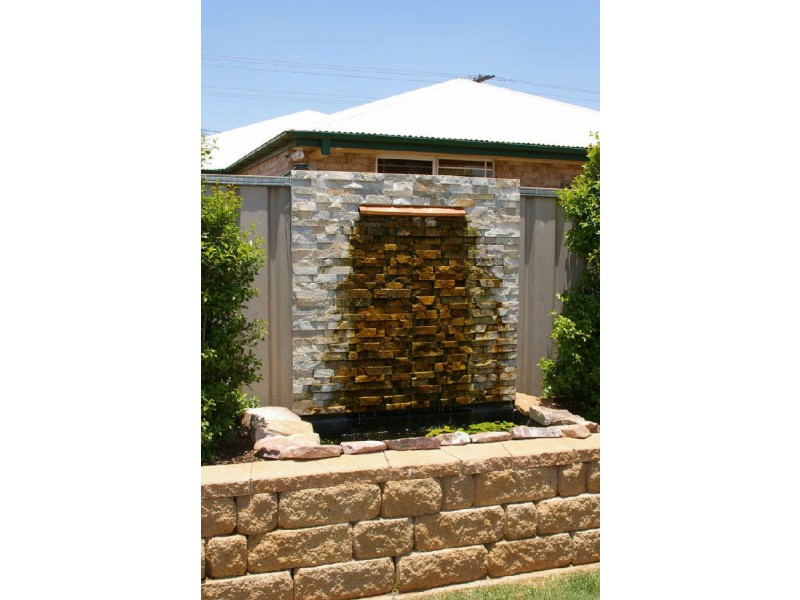 46 Gainsborough Drive, Glenvale QLD 4350