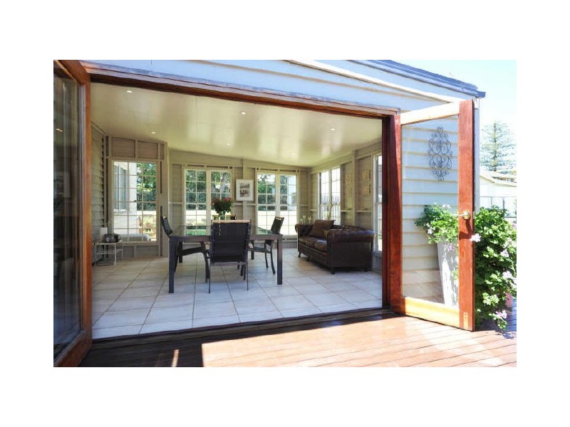 15 Rhyde Street, Mount Lofty QLD 4350