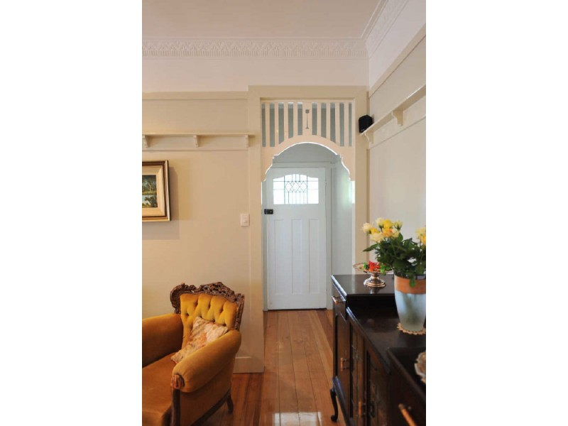 15 Rhyde Street, Mount Lofty QLD 4350