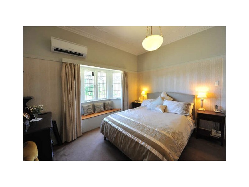 15 Rhyde Street, Mount Lofty QLD 4350