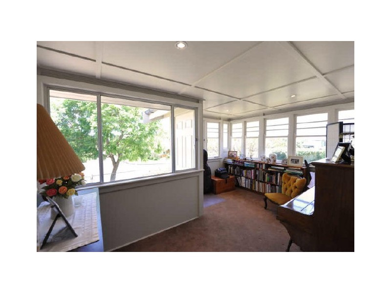 15 Rhyde Street, Mount Lofty QLD 4350