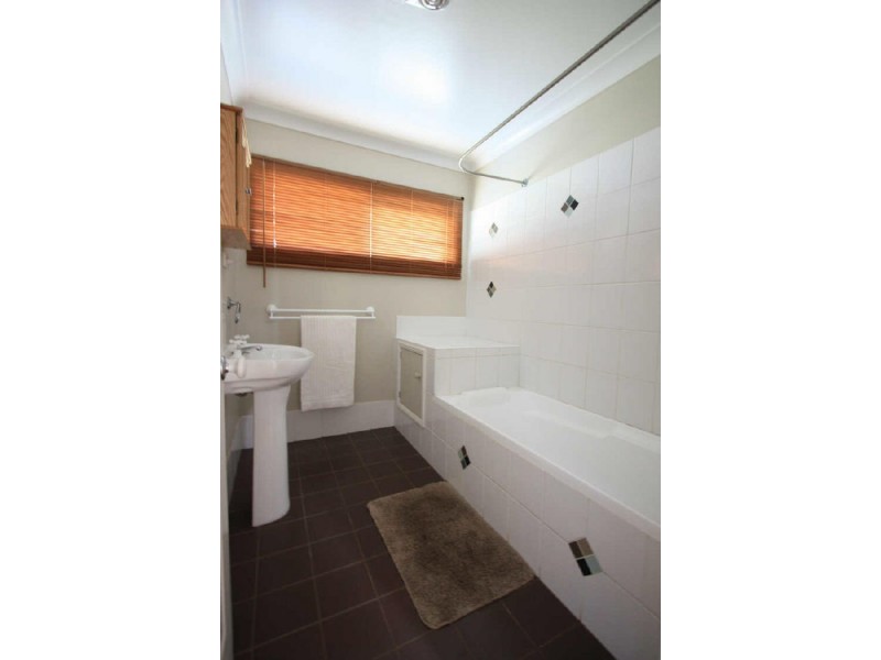 28 Hamilton Street, Newtown QLD 4350