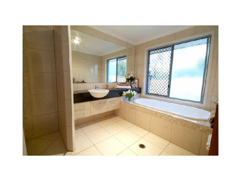 17 Roderick Drive, Toowoomba QLD 4350