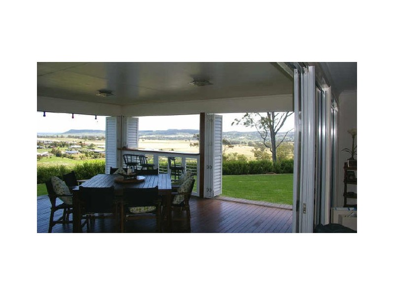 17 Roderick Drive, Toowoomba QLD 4350