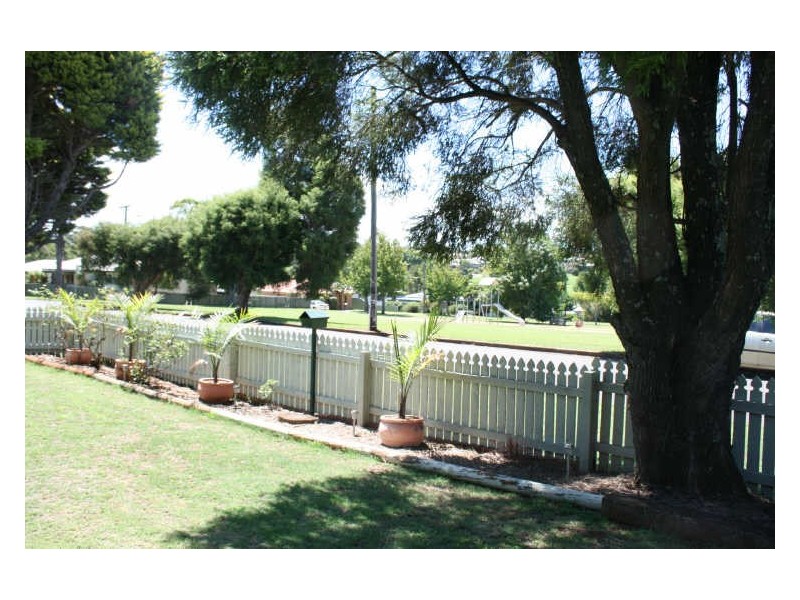 10 Tynedale Avenue, Newtown QLD 4350