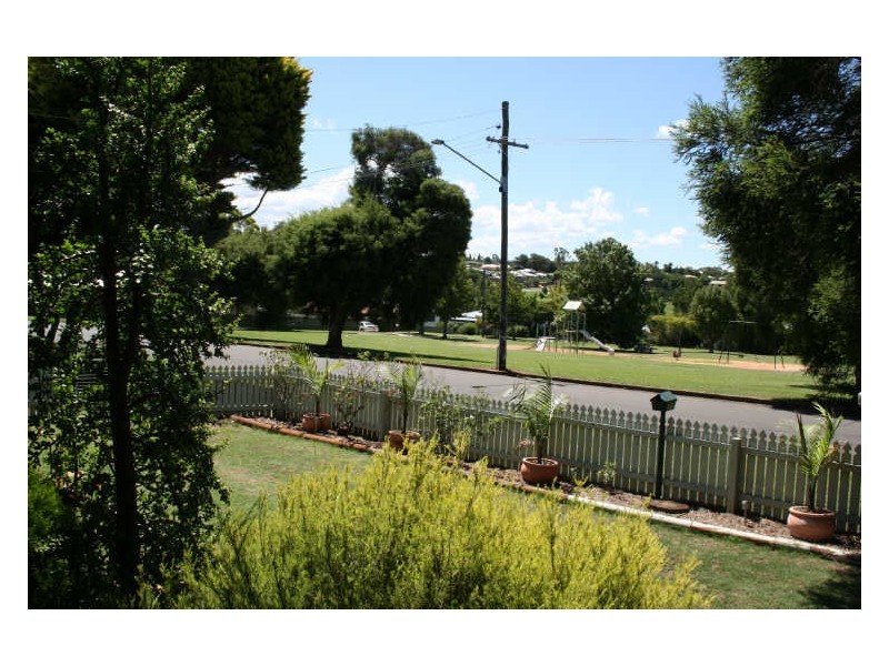 10 Tynedale Avenue, Newtown QLD 4350