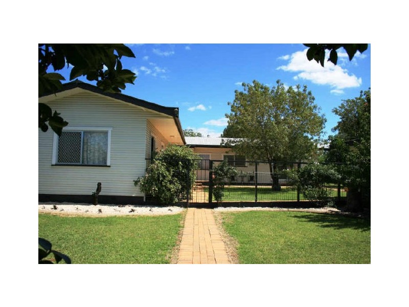 11 Murray Street, Pittsworth QLD 4356