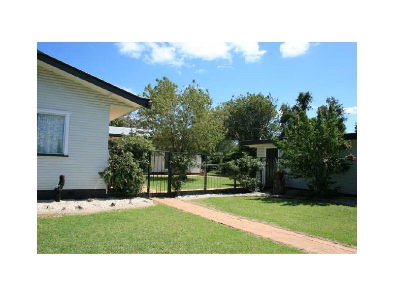 11 Murray Street, Pittsworth QLD 4356