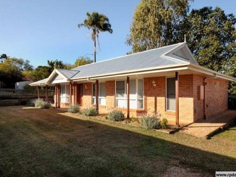 24a Collins Street, Mount Lofty QLD 4350