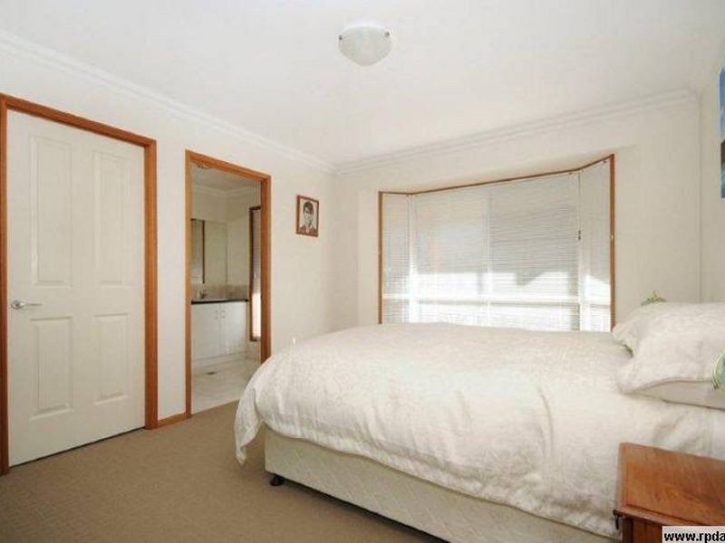 24a Collins Street, Mount Lofty QLD 4350