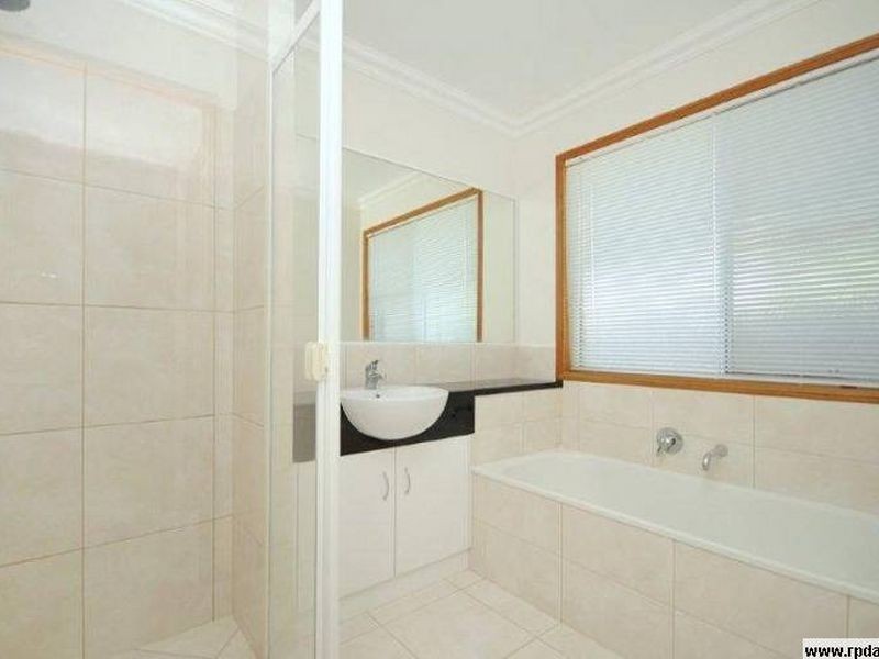 24a Collins Street, Mount Lofty QLD 4350