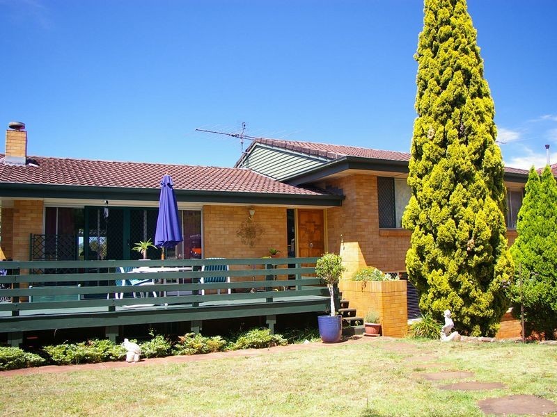 8 Geoffrey Street, Mount Lofty QLD 4350