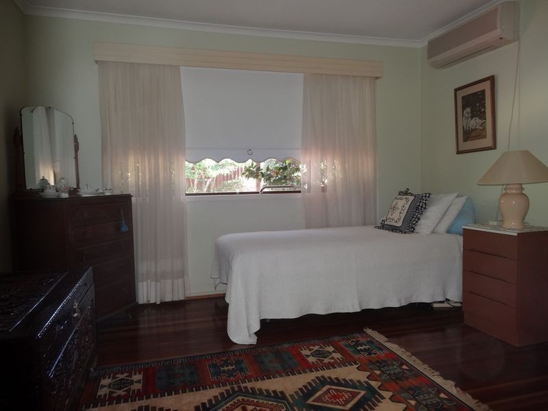 4 Henry Street, Mount Lofty QLD 4350
