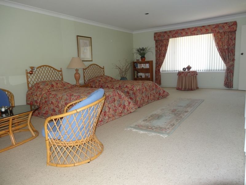 4 Henry Street, Mount Lofty QLD 4350