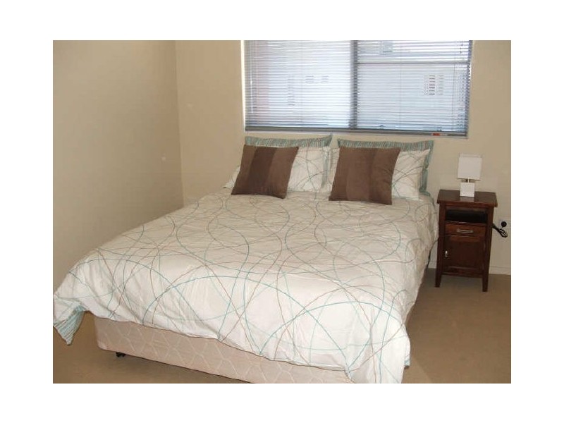 2/237 Riverside Bld, Edgewater Apts, Douglas VIC 3401