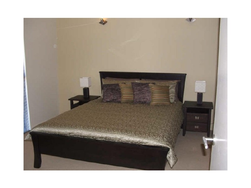 2/237 Riverside Bld, Edgewater Apts, Douglas VIC 3401