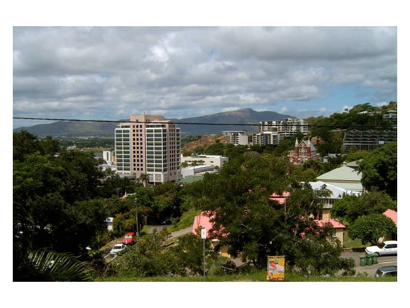 17/15 Hale Street, North Ward QLD 4810