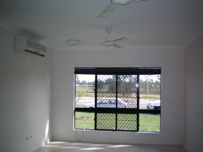 21 Hillock Crescent, Bushland Beach QLD 4818