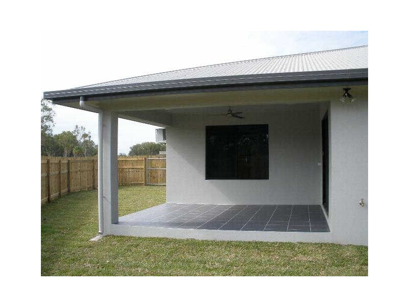 13 Daintree Drive, Bushland Beach QLD 4818