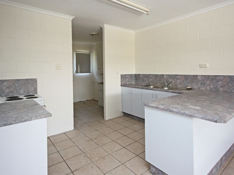 2//37 Hugh Street, West End QLD 4810