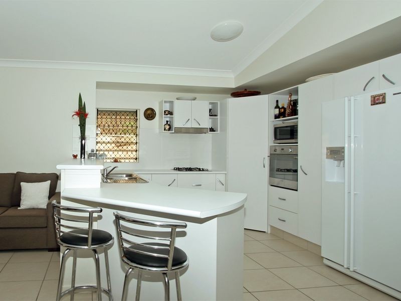 8 Palomar Court, Mount Louisa QLD 4814