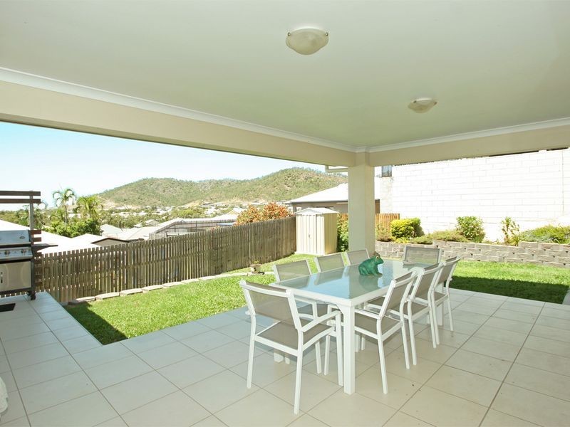 8 Palomar Court, Mount Louisa QLD 4814