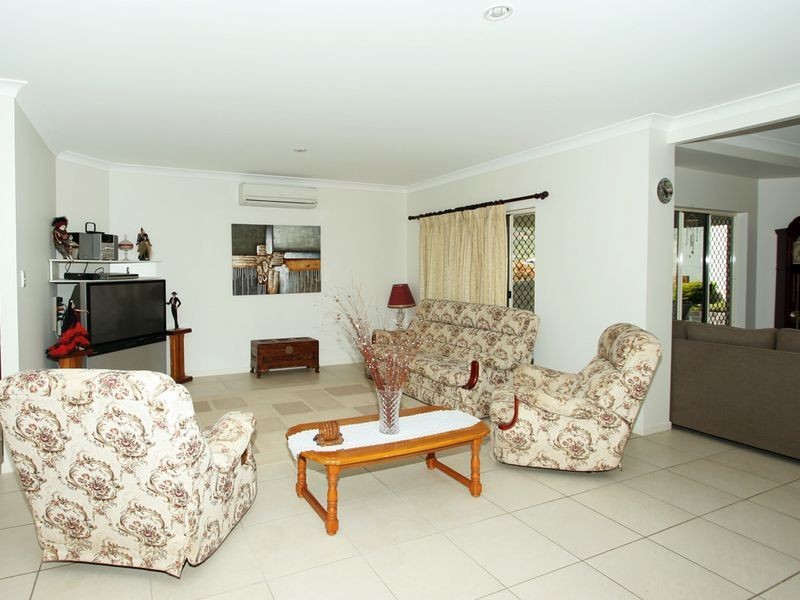 8 Palomar Court, Mount Louisa QLD 4814