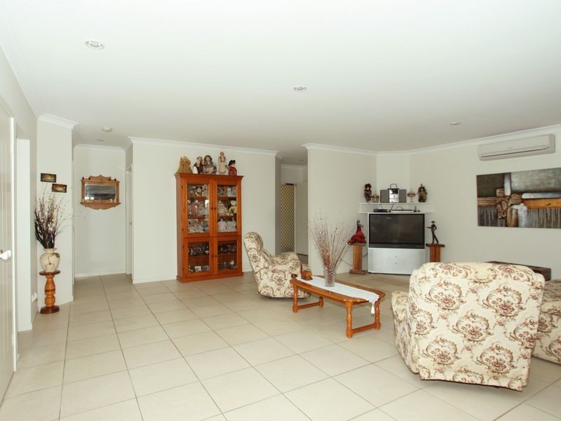 8 Palomar Court, Mount Louisa QLD 4814