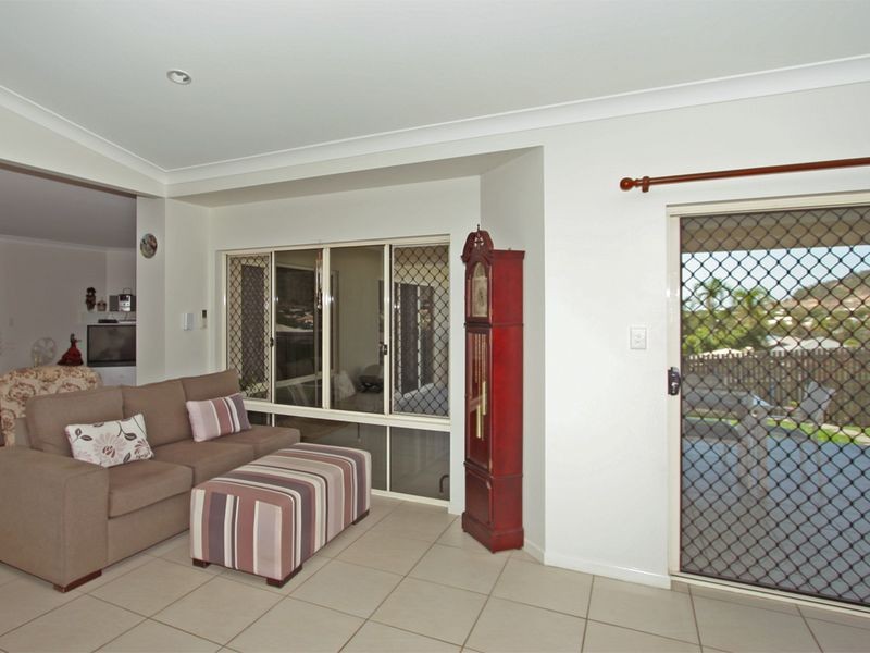 8 Palomar Court, Mount Louisa QLD 4814