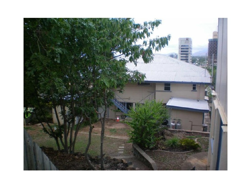 2/24 Hale Street, North Ward QLD 4810