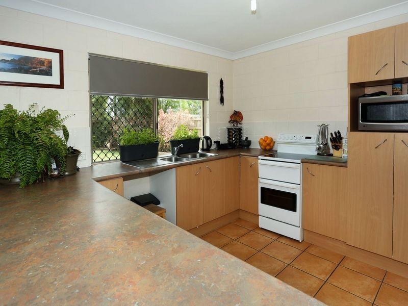 25 Leila Avenue, Rasmussen QLD 4815