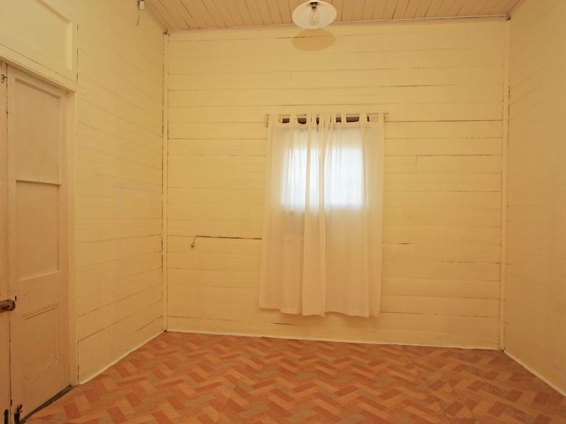 11 Norris Street, Hermit Park QLD 4812