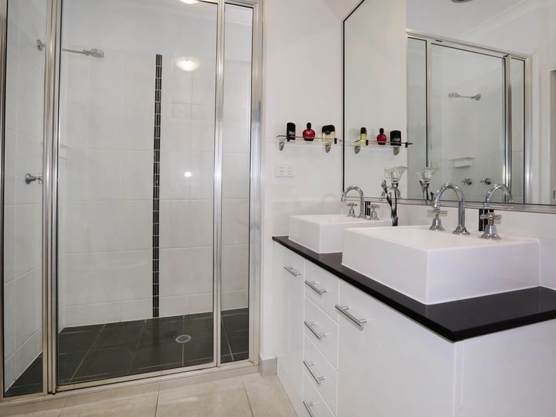 19 Browning Street, Mount Louisa QLD 4814