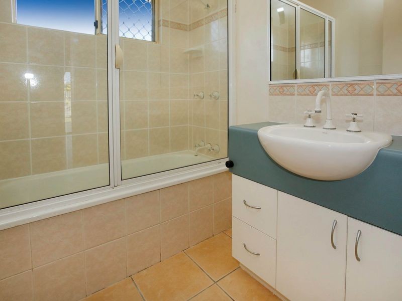 6 Timbury Way, Mount Louisa QLD 4814