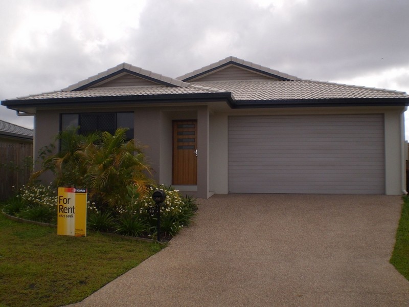 23 Sanderling Circuit ***, Kelso QLD 4815