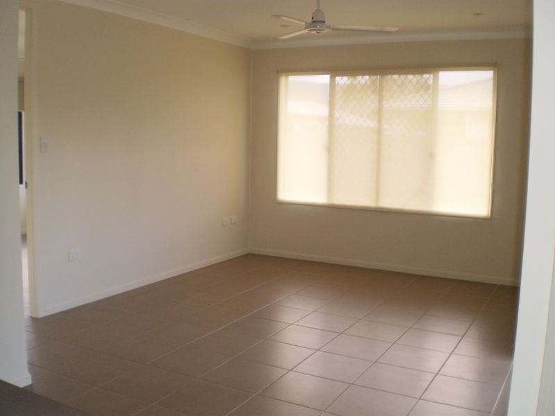 23 Sanderling Circuit ***, Kelso QLD 4815