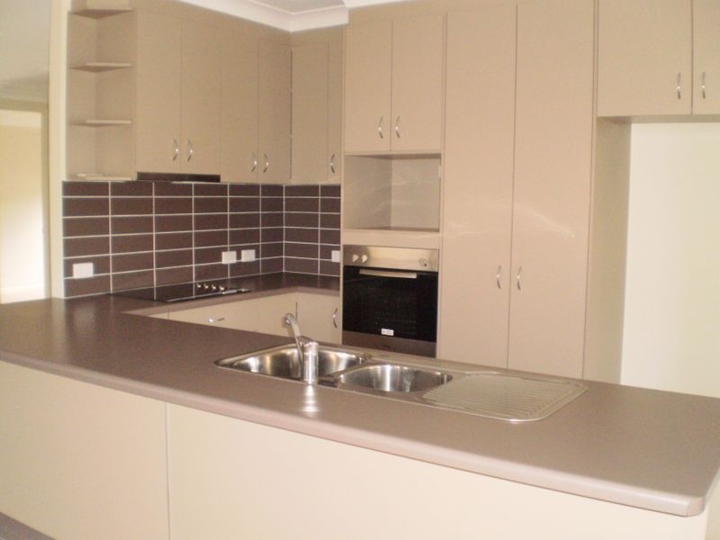 23 Sanderling Circuit ***, Kelso QLD 4815