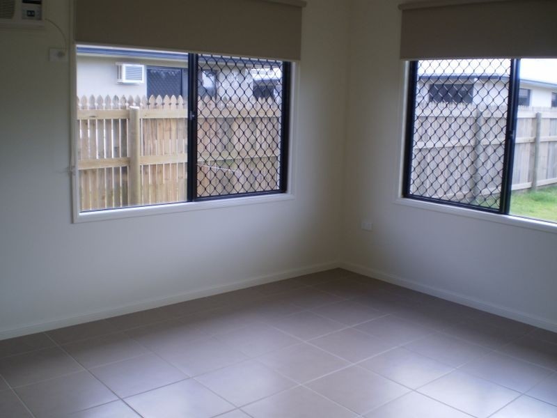 23 Sanderling Circuit ***, Kelso QLD 4815