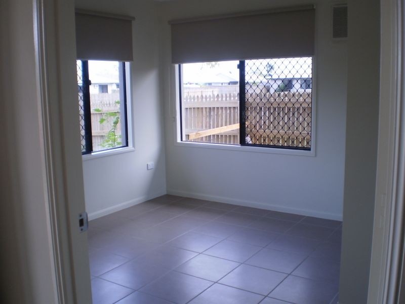 23 Sanderling Circuit ***, Kelso QLD 4815